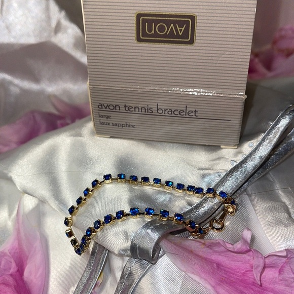 Vintage 1992 Avon (large) Faux Sapphire/ Gold 8” Tennis Bracelet - Picture 1 of 3